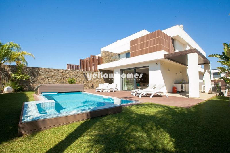 Moradia contemporânea perto da praia Olhos de Agua